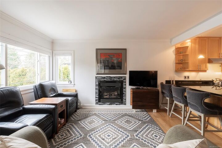 Property Photo: 870 Pendene Pl BC V8X 3A1