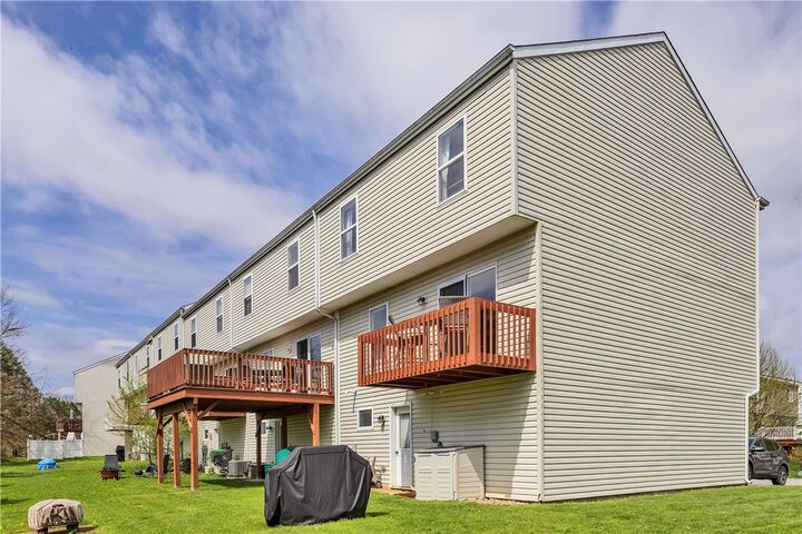 Property Photo:  525 Ten Point Ln  PA 16066 