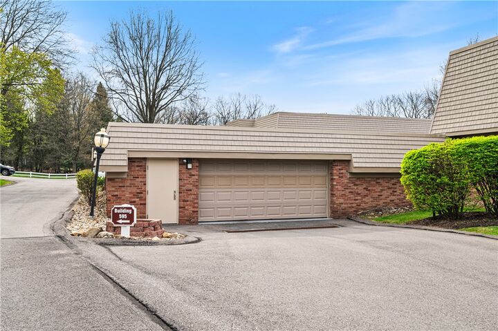 Property Photo:  605 Calais Dr 101  PA 15237 