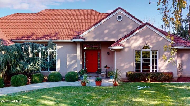 Property Photo: 121 Basalt Springs Way WA 98937