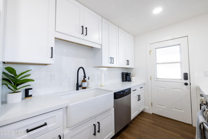 Property Photo:  216 E Washington Avenue  AZ 85234 