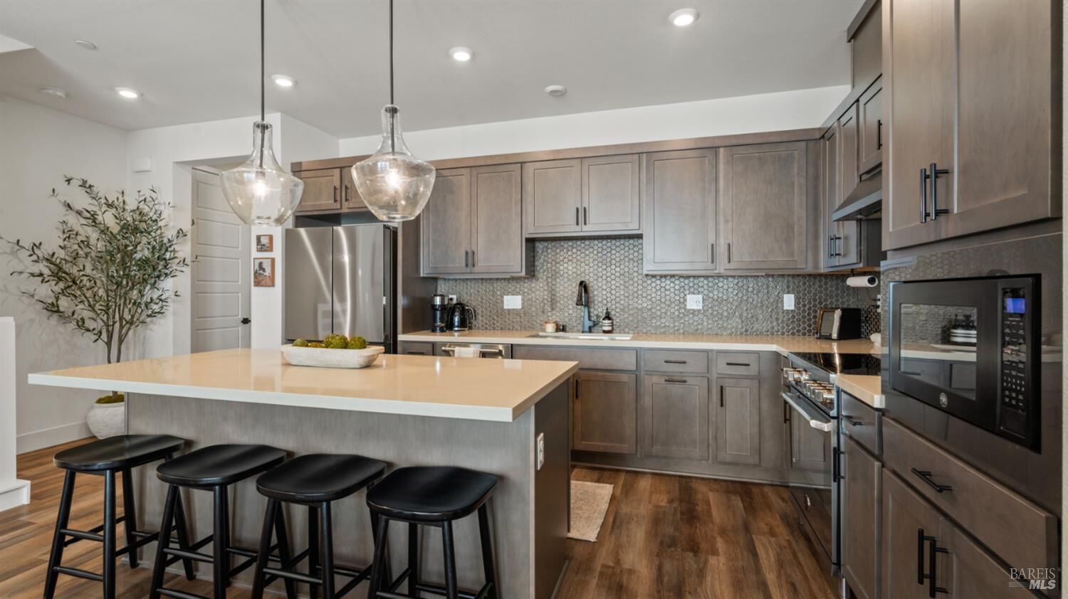 Property Photo:  442 Verandah Avenue  CA 94945 