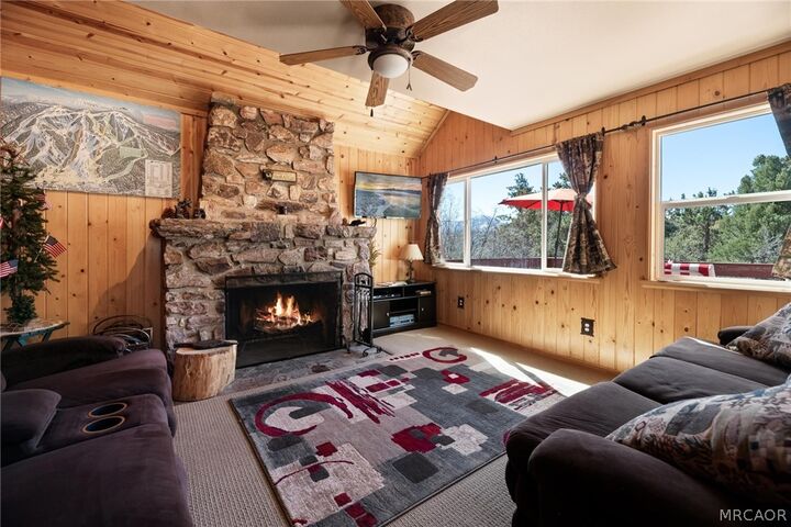 Property Photo: 44 Lakeview CA 92333