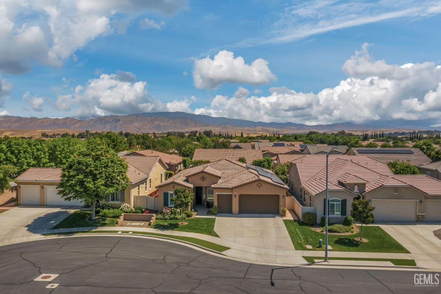 Property Photo:  6409 Dover Place  CA 93306 