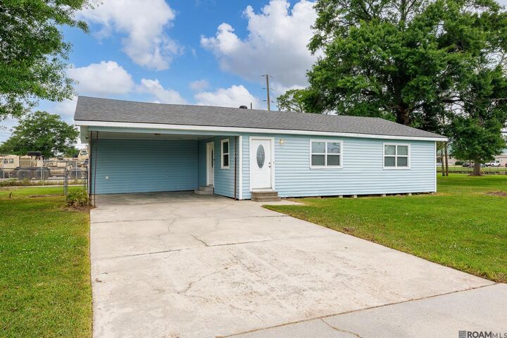 Property Photo: 305 S Nickens Ave LA 70737