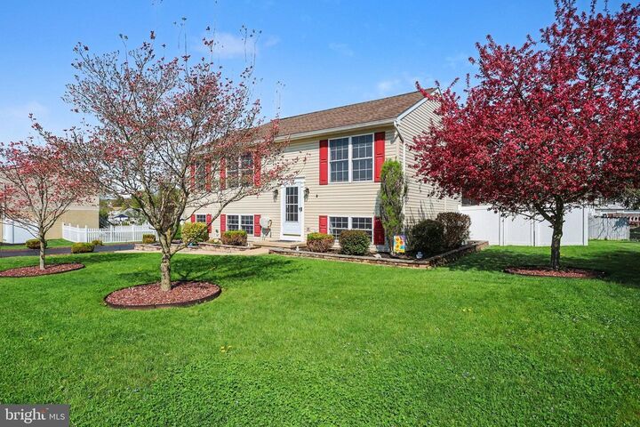 Property Photo:  405 Steven Drive  PA 17406 