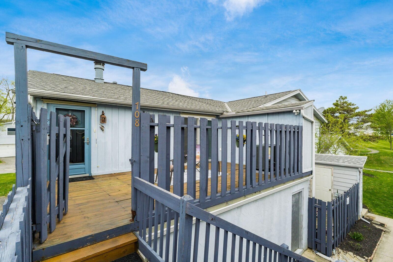 Property Photo:  708 Cherry Hollow Road  OH 43228 