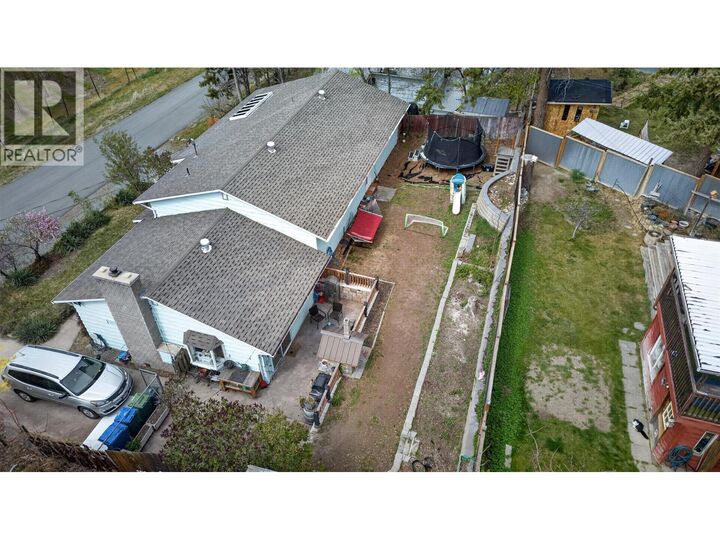 Property Photo: 716 Mosley Place BC V0H 1R0