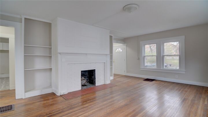 Property Photo:  1075 W Prairie Avenue  IL 62522 