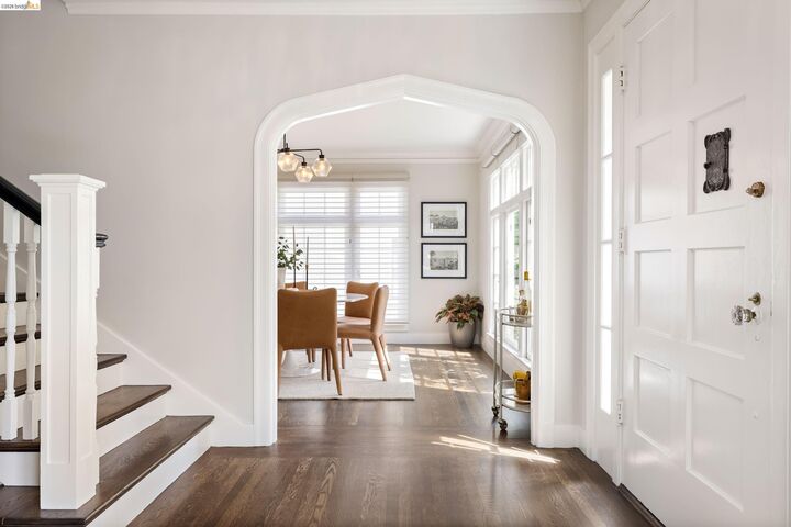 Property Photo:  835 Grosvenor Pl  CA 94610 