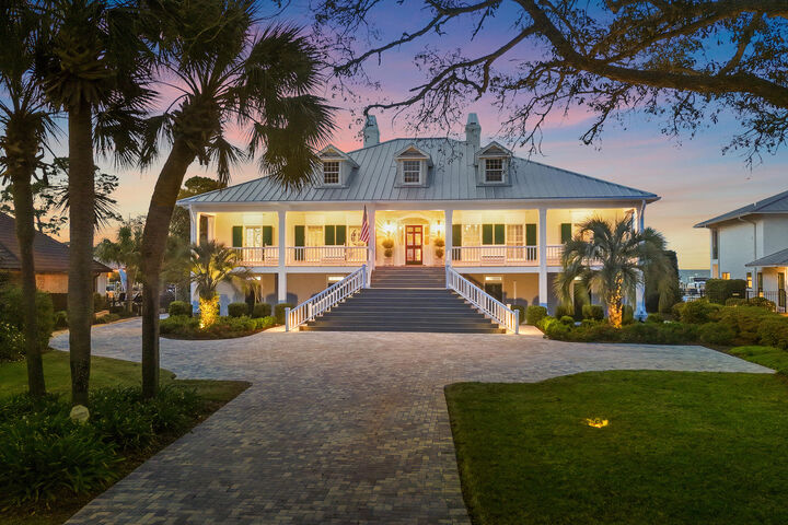 Property Photo: 124 Indian Bayou Drive FL 32541