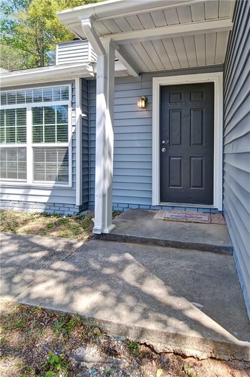 Property Photo:  2665 Ivydale Court SW  GA 30311 