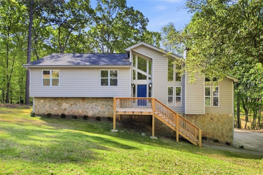 Property Photo:  6870 Creekwood Drive  GA 30135 