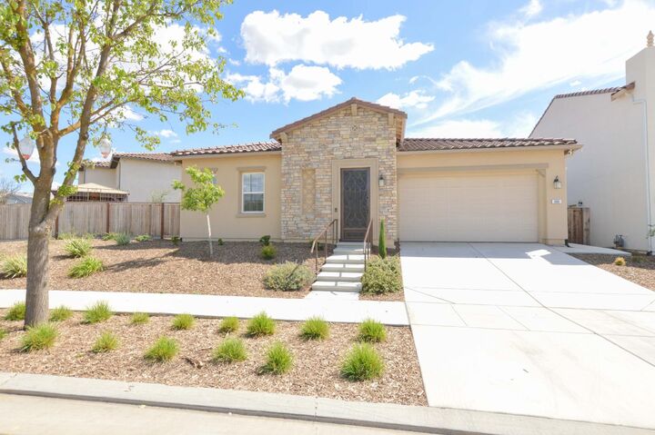 Property Photo:  668 Rock Crest Avenue  CA 93636 