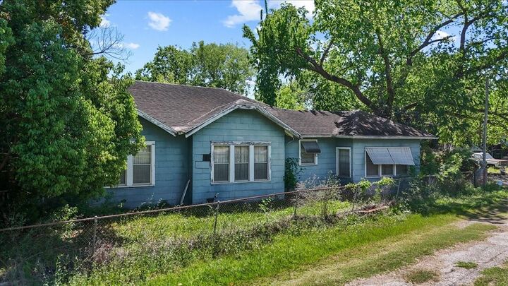 Property Photo:  118 Staffordshire Road  TX 77477 