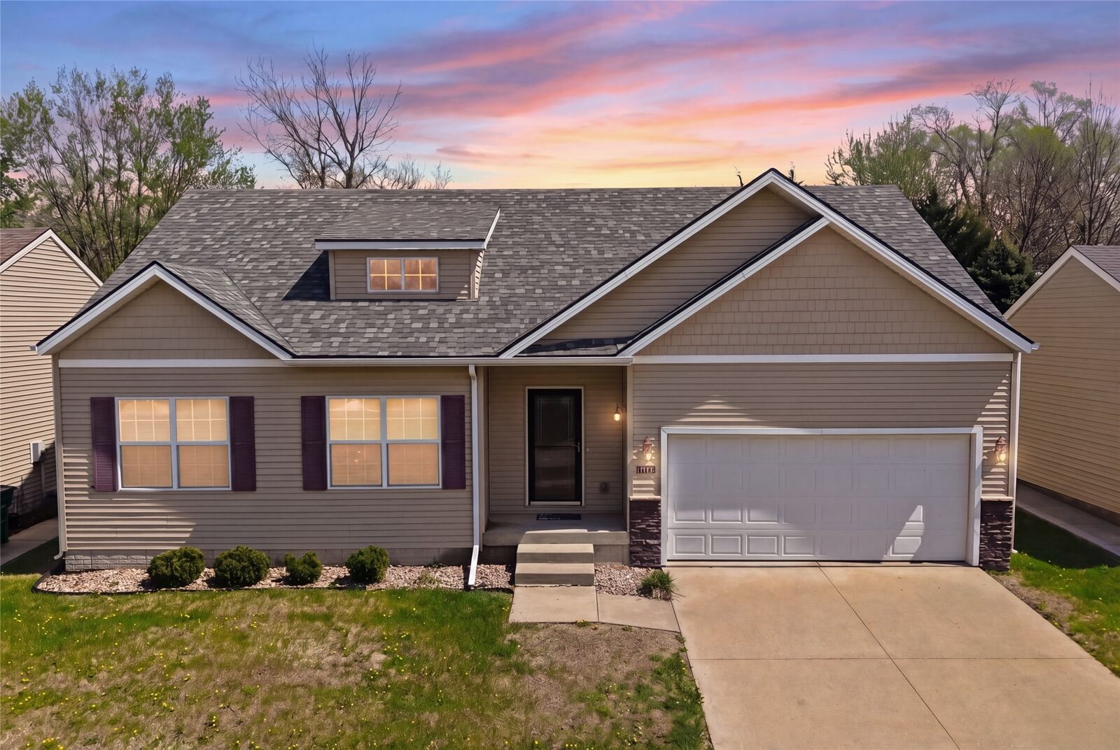 Property Photo:  1717 90th Street  IA 50266 