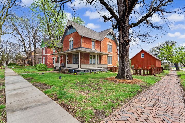 Property Photo:  905 18th Street  IA 50314 