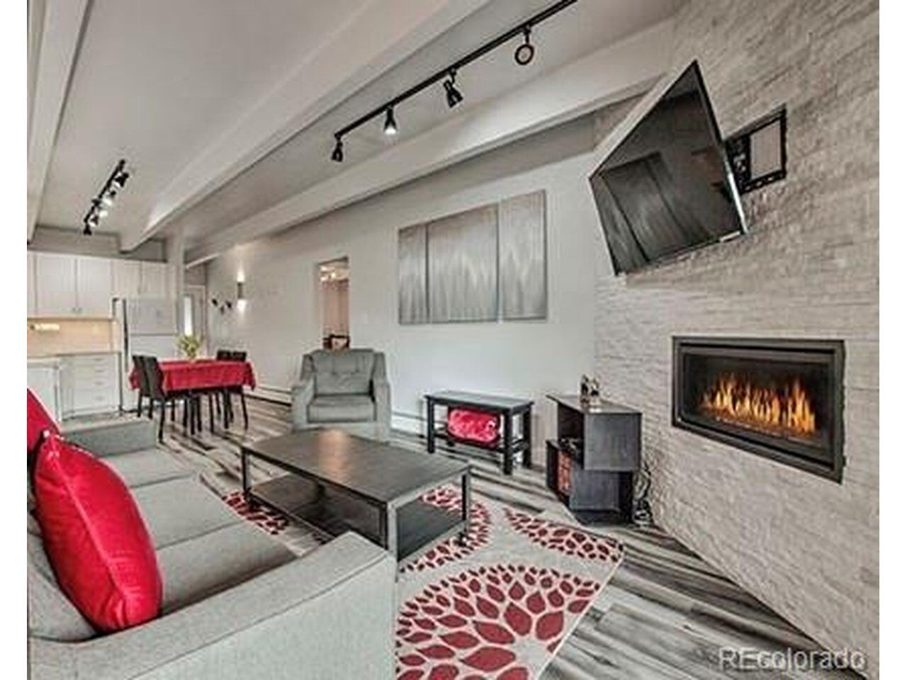 Property Photo:  200 Granite St 1-211  CO 80443 
