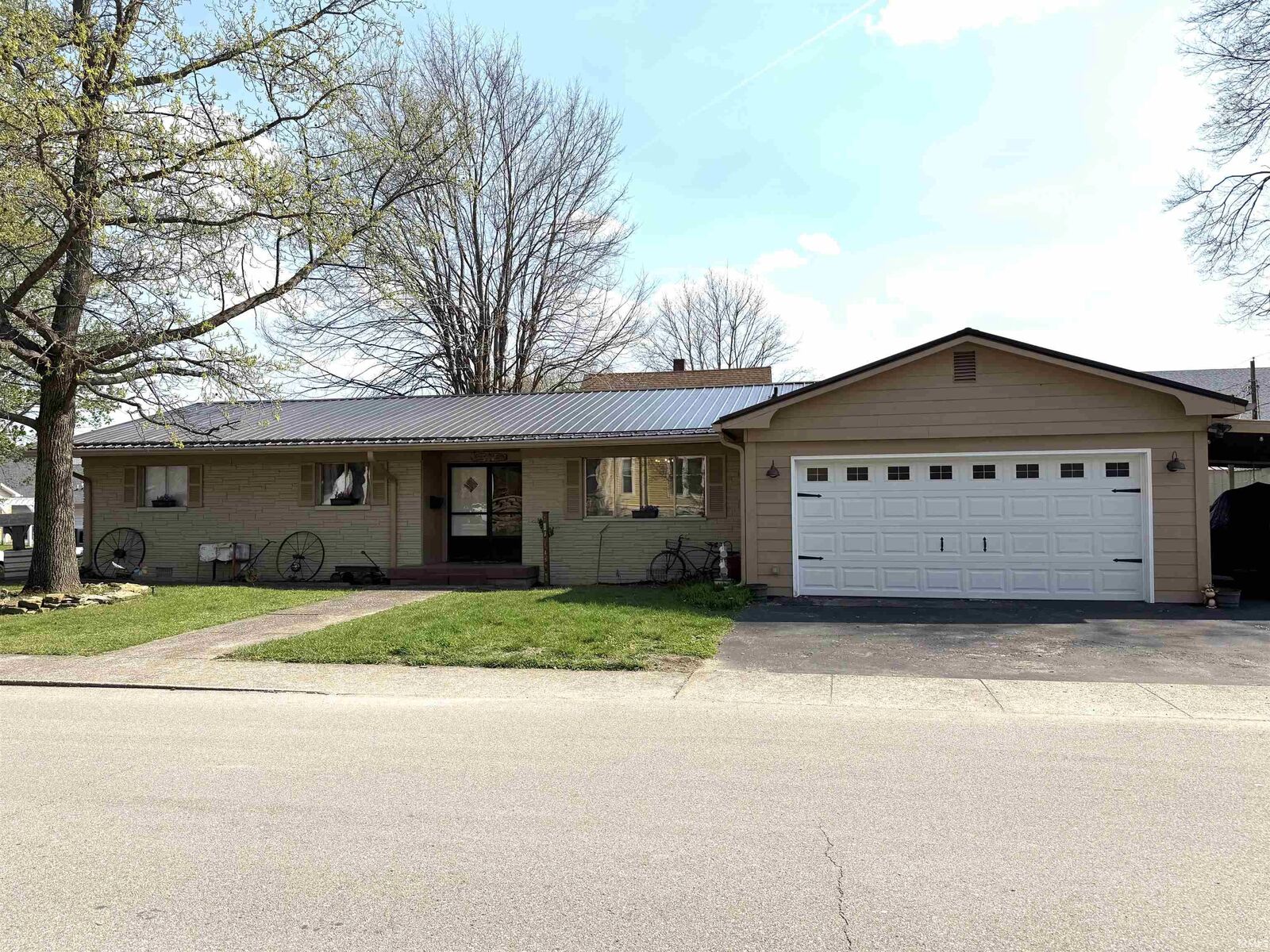 Property Photo:  168 E North Street  IN 47460 