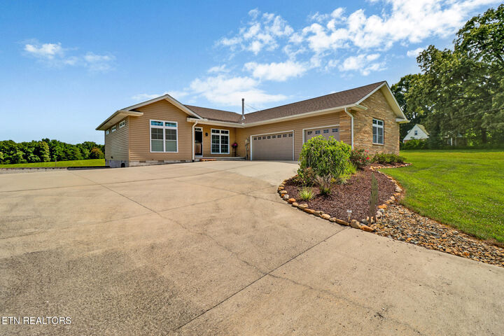 Property Photo:  1432 Sawmill Rd  TN 38555 