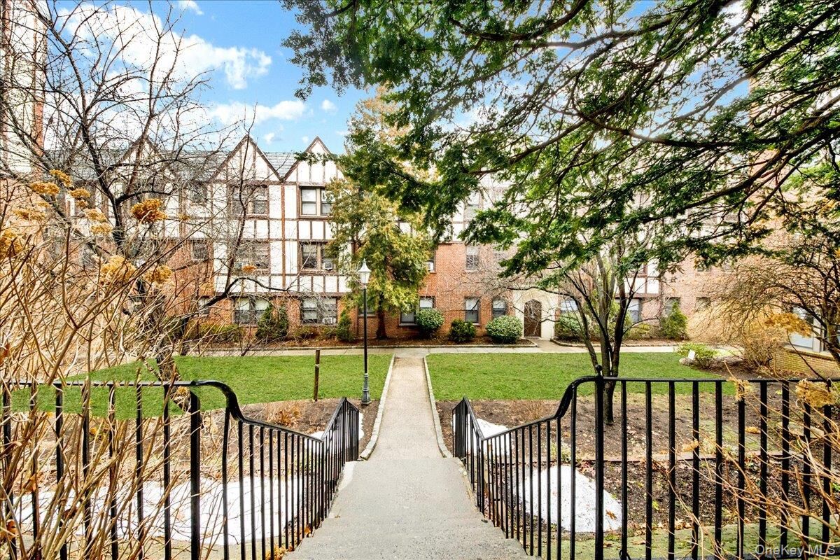 Property Photo:  7 Greenridge Avenue B8  NY 10601 