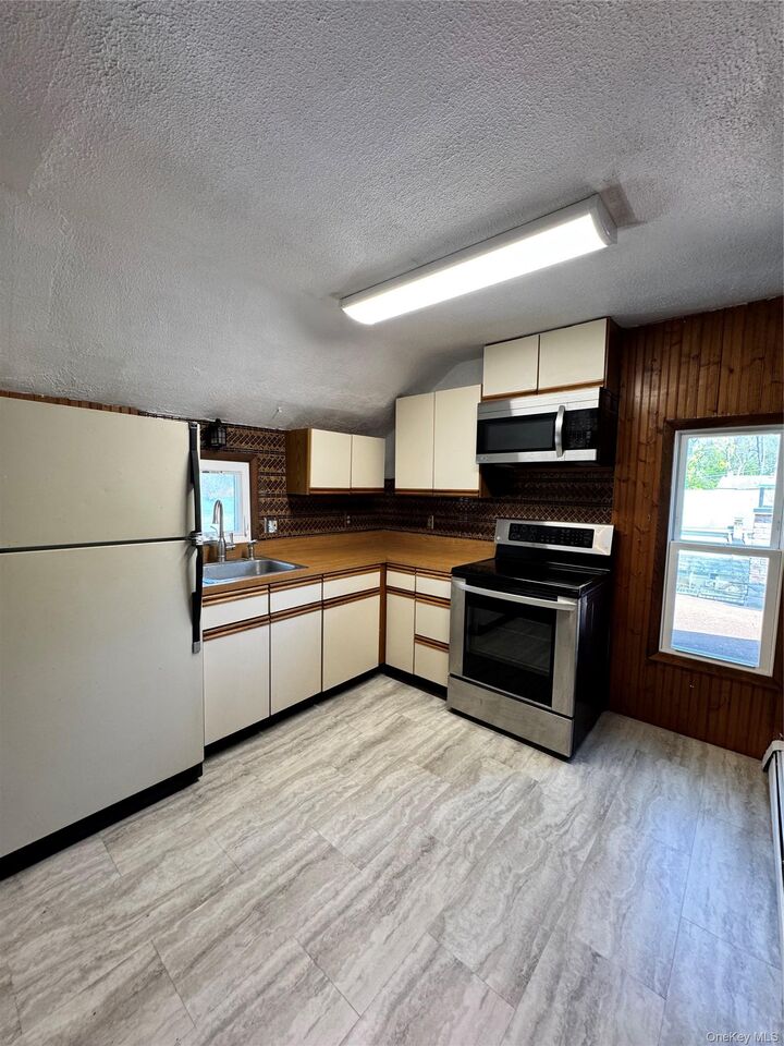 Property Photo:  20 W Academy Street 2  NY 12590 