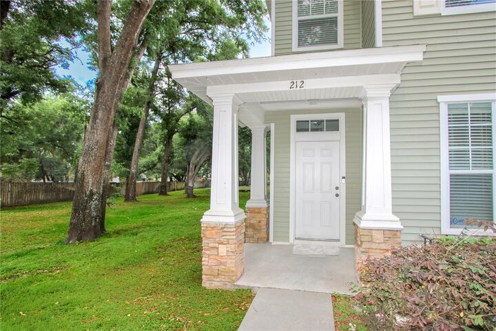 Property Photo:  212 Golden Pond Court  FL 33594 