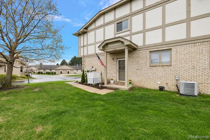Property Photo:  41999 King Edward Court  MI 48038 4525 