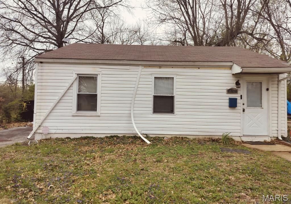 Property Photo:  417 Mueller Avenue  MO 63135 