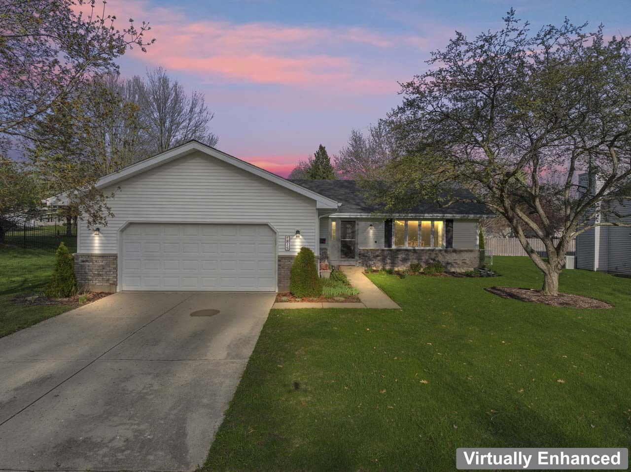 Property Photo:  815 Carriage Drive  IL 60102 