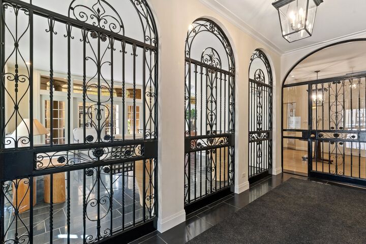 Property Photo:  70 E Scott Street 307  IL 60610 