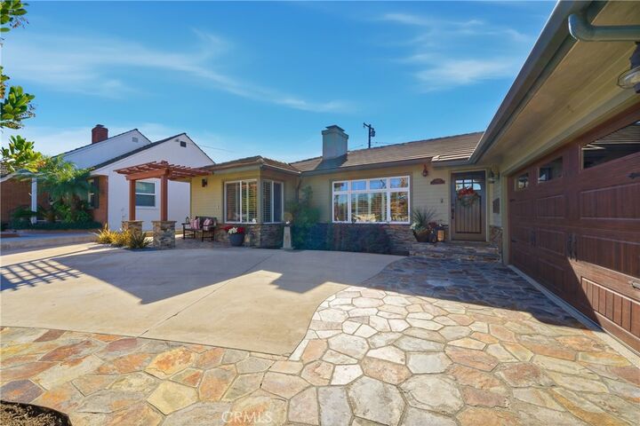 Property Photo:  5220 E El Roble  CA 90815 