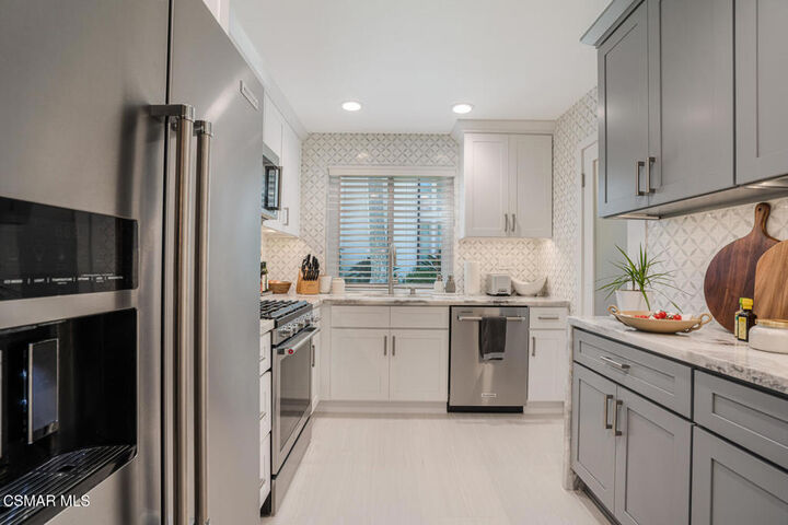 Property Photo:  31556 Agoura Road 2  CA 91361 