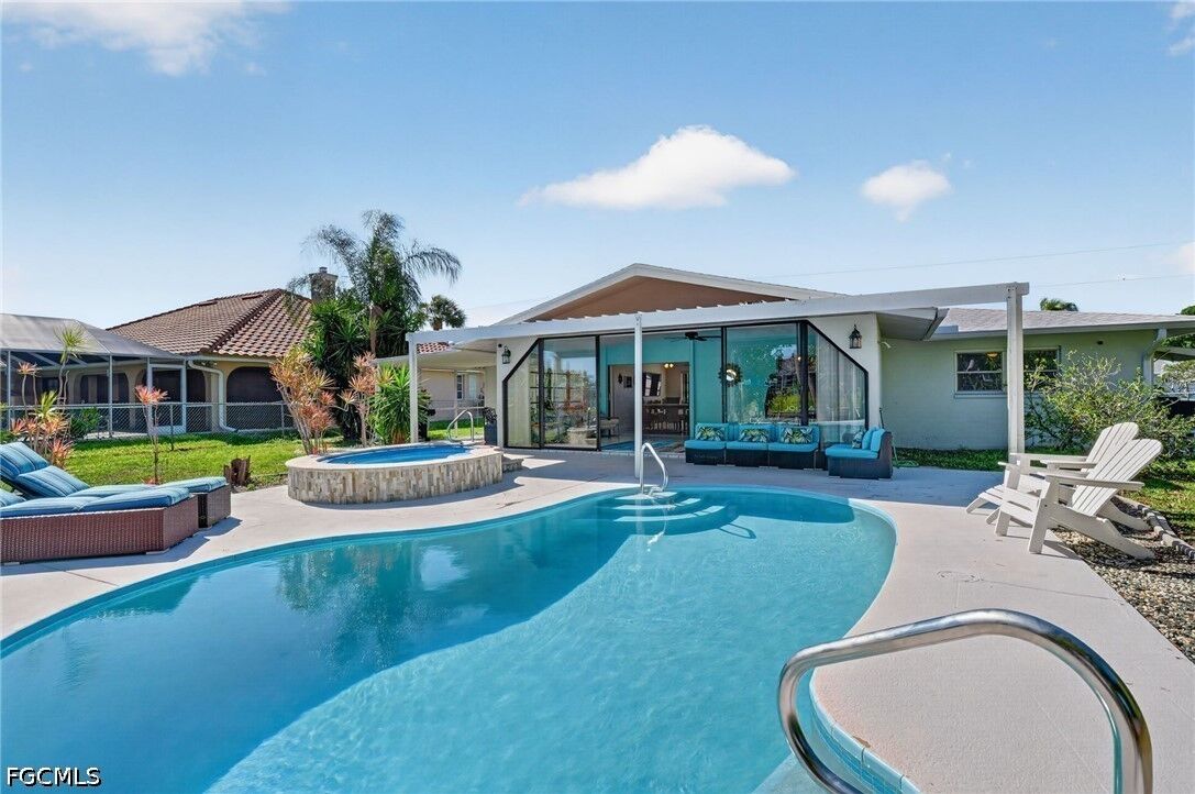 Property Photo:  1211 SE 21st Street  FL 33990 