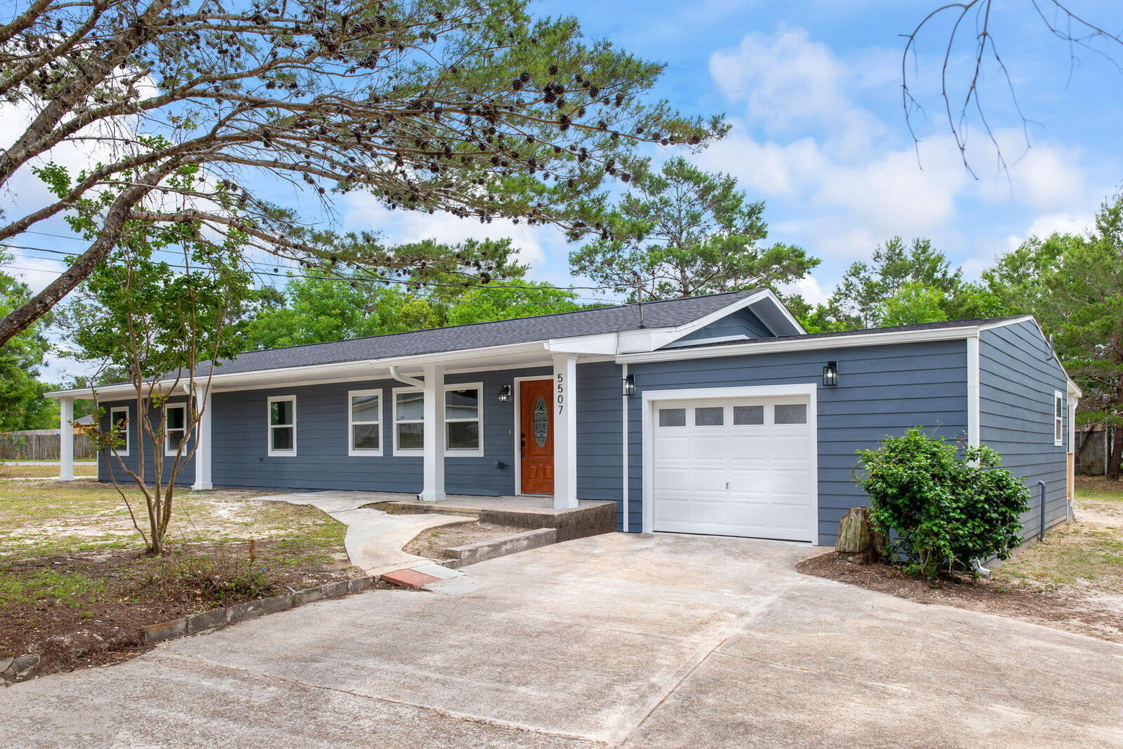 Property Photo:  5507 Maverick Lane  FL 32563 