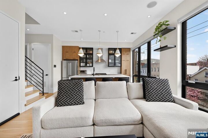 Property Photo:  339 Palisade Avenue 3  NJ 07307 