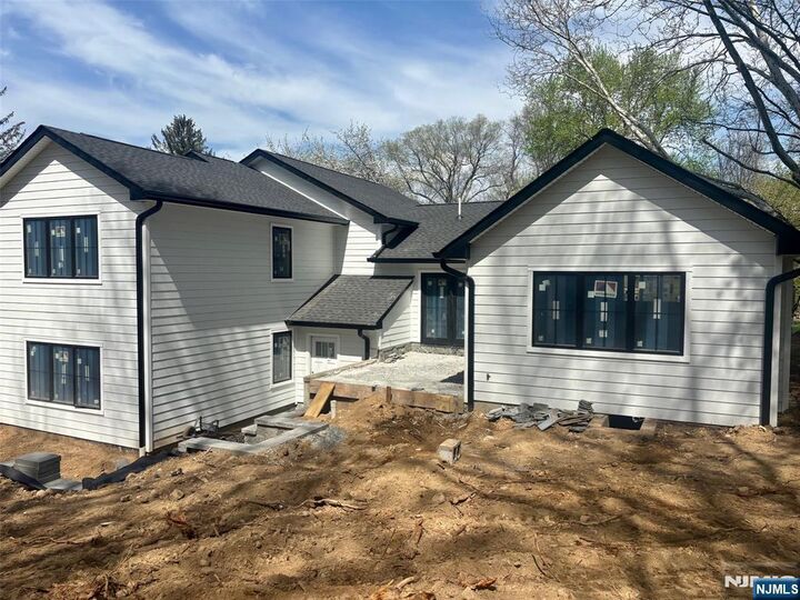 Property Photo:  15 Strawberry Hill Road  NJ 07642 