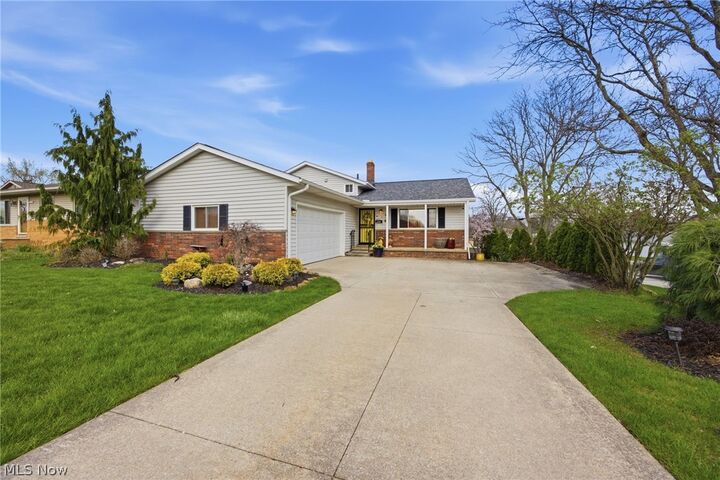 Property Photo:  6033 Sweet Birch Drive  OH 44146 