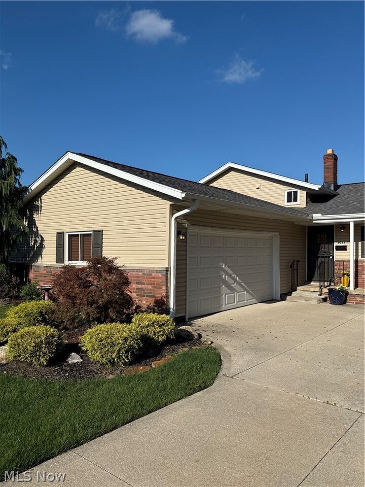 Property Photo: 6033 Sweet Birch Drive OH 44146