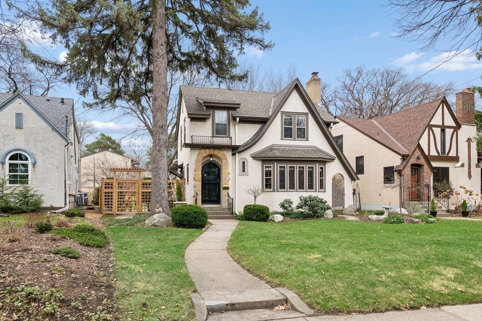 Property Photo:  1041 Thomas Avenue S  MN 55405 