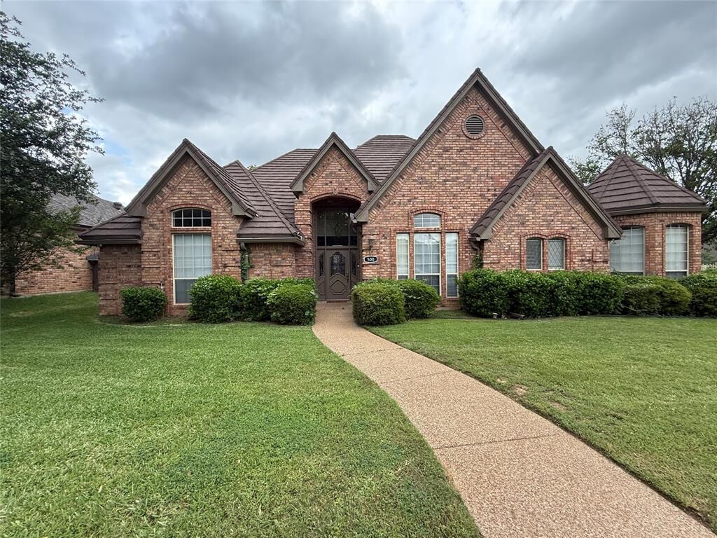 Property Photo:  500 Evergreen Drive  TX 76054 