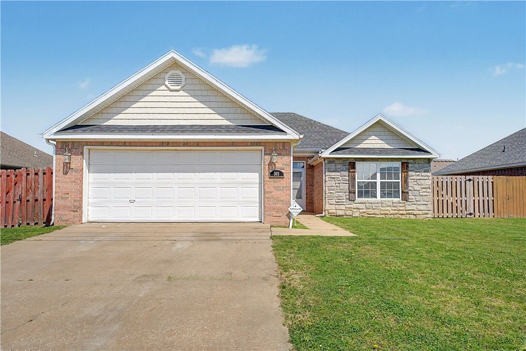 Property Photo:  303 E Post Road  AR 72758 
