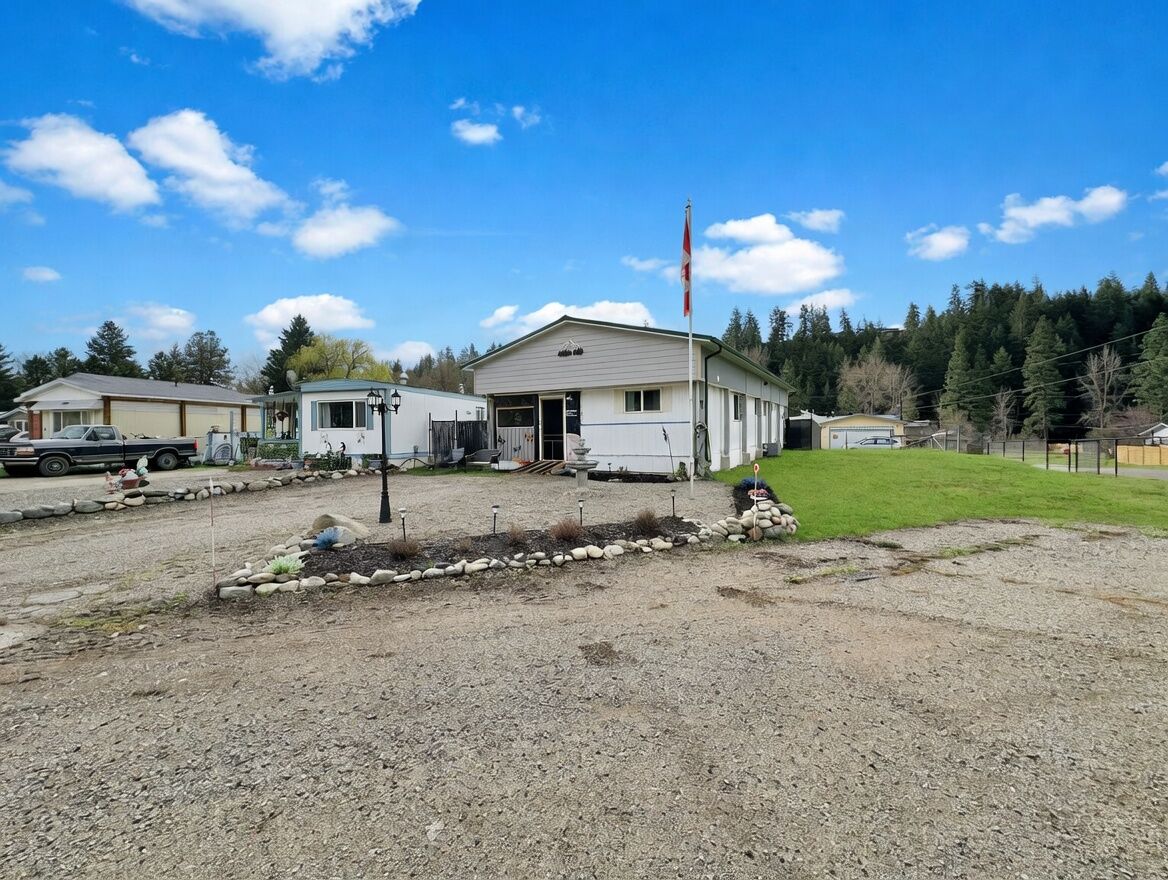 Property Photo: 406 Brandlmayr Gate 24 BC V0X 1W0