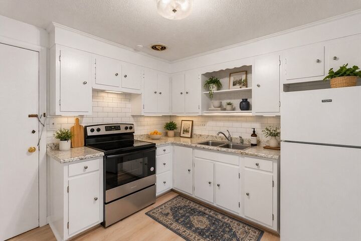 Property Photo:  881 Main St 5  MA 02081 