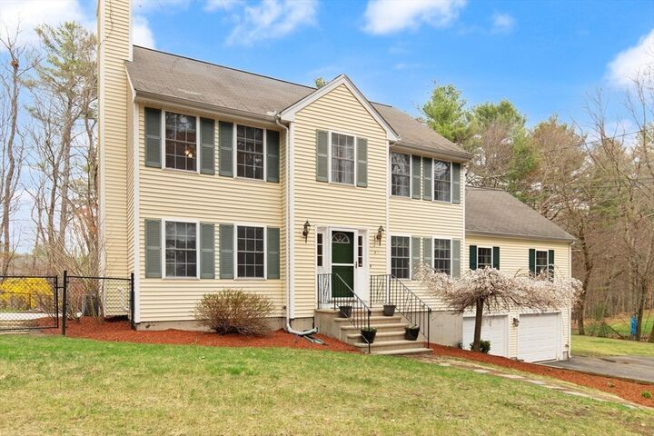 Property Photo:  41 Chestnut Rd  MA 01879 