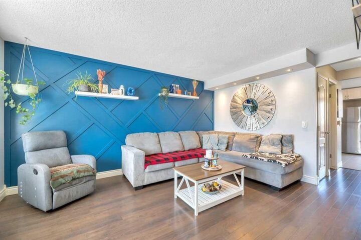 Property Photo:  75 Deerfield Drive SE  AB T2J 6T8 