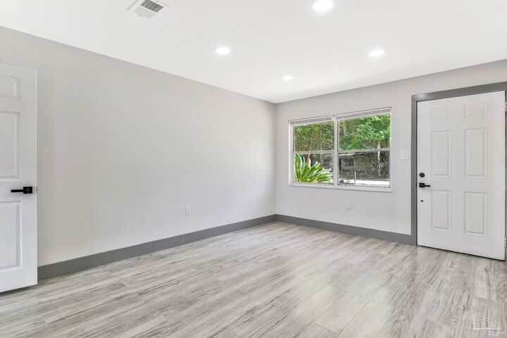 Property Photo:  6407 Skyline Dr  FL 32570 