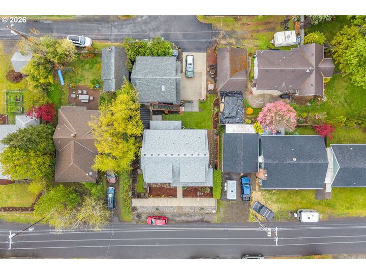 Property Photo:  1114 9th St  OR 97031 