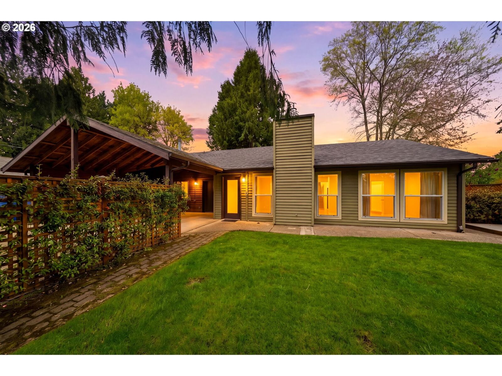 Property Photo:  5019 SW Sweeney St  OR 97221 