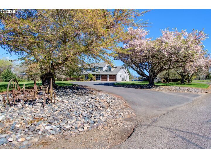 Property Photo:  2213 SE 2nd Ave  WA 98604 